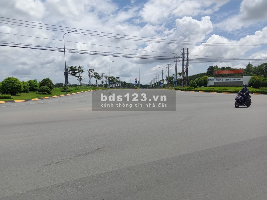 Cần bán gấp lô đất diện tích 300m2 ở vĩnh tân, tân uyên. Giá rẻ, sổ sẵn, bao ra sổ.