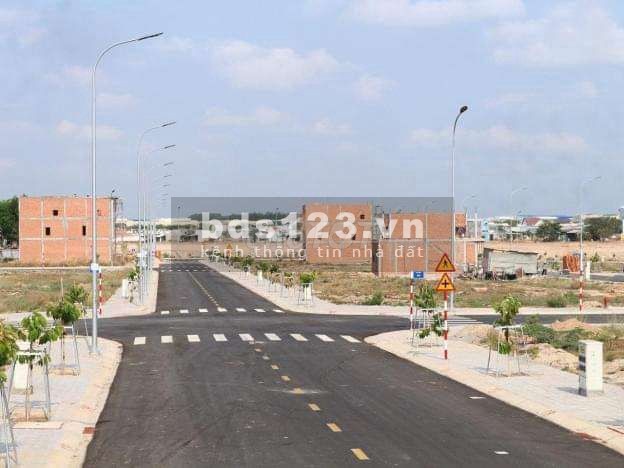 Gia đình cần bán gấp lô 70m2 ngay VSIP II sổ sẵn, giá 980 triệu