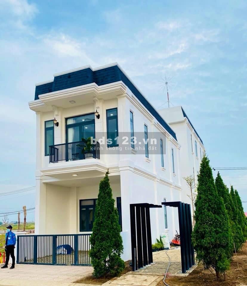 Bán nhà mới xây mặt tiền đường Đoàn Nguyễn Tuấn