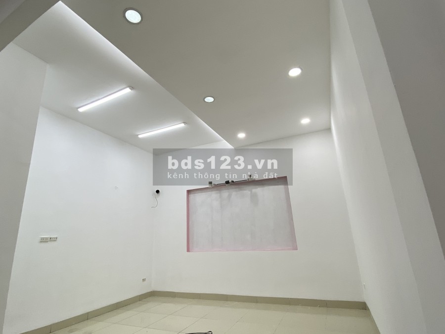Cho thuê nhà ở Cầu giấy diện tích 85m2 sạch đẹp, 5 tầng đúc bê tông thép
