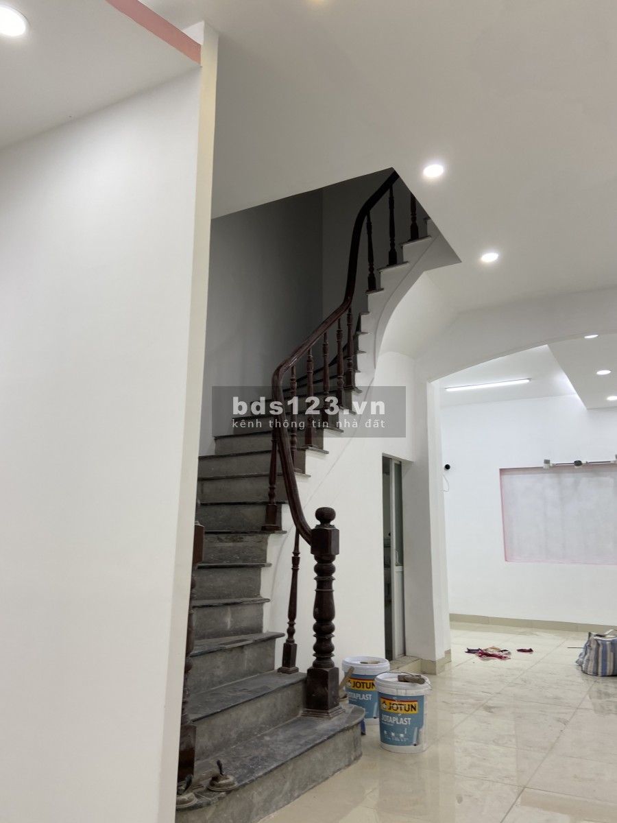 Cho thuê nhà ở Cầu giấy diện tích 85m2 sạch đẹp, 5 tầng đúc bê tông thép