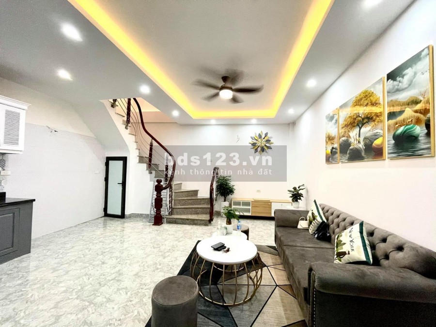 Vị trí đỉnh gần mặt ngõ 211 Khương Trung, Mặt tiền 5,5m, dt 33m2, giá 3.55 tỷ lh 0988969368