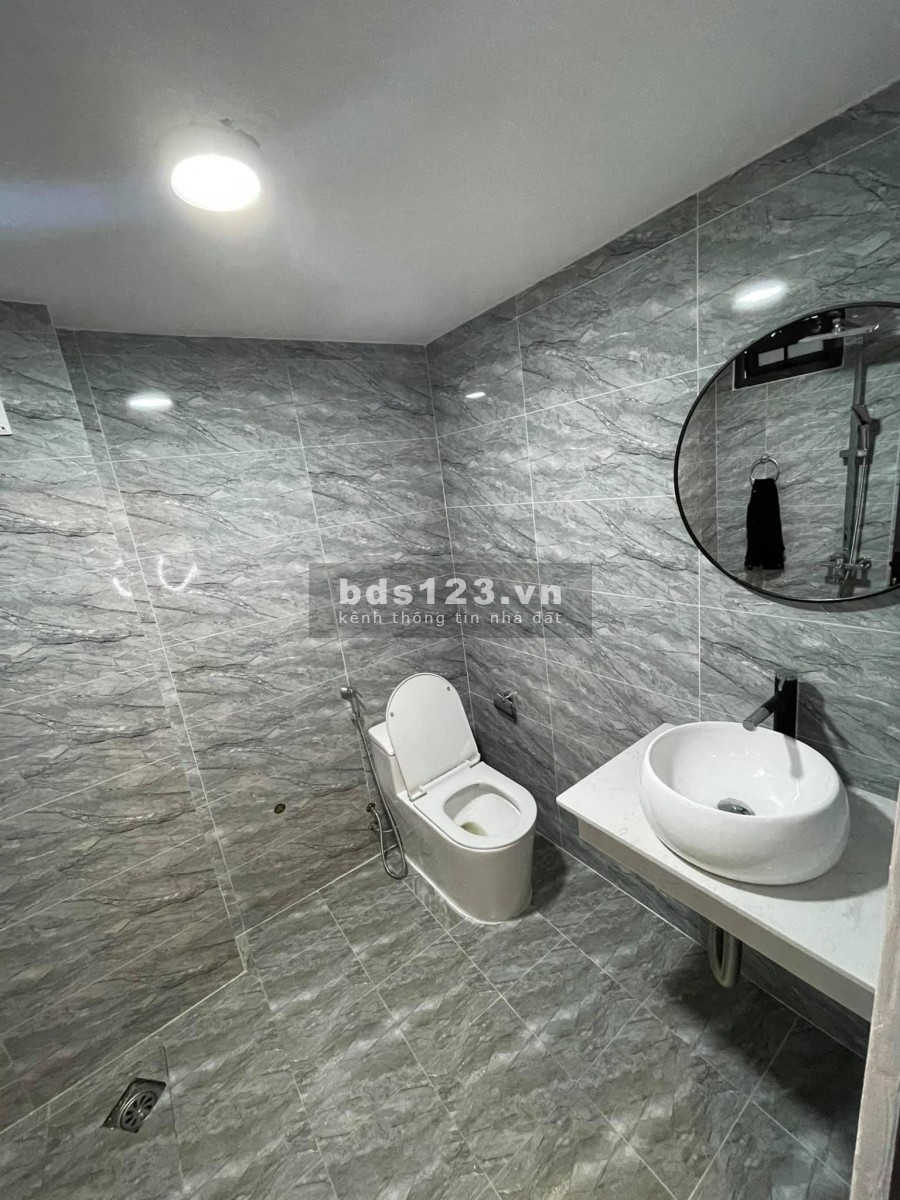 Vị trí đỉnh gần mặt ngõ 211 Khương Trung, Mặt tiền 5,5m, dt 33m2, giá 3.55 tỷ lh 0988969368