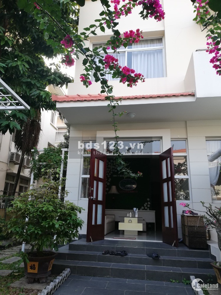 Cho thuê biệt thự Mỹ Tú 3 Phú Mỹ Hưng, dt đất 10x20, dtxd 300m2, 3 tầng