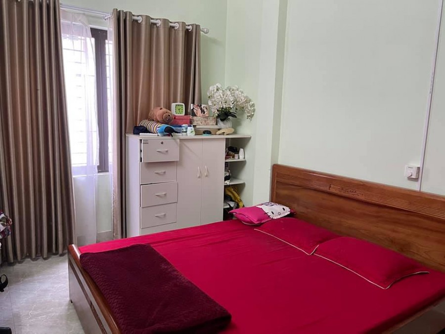 Nhà Nguyễn Văn Cừ dt 45m 5 tầng, mt 5m, ô tô cách 10m, giá 3.95 tỷ, lh 0963521933