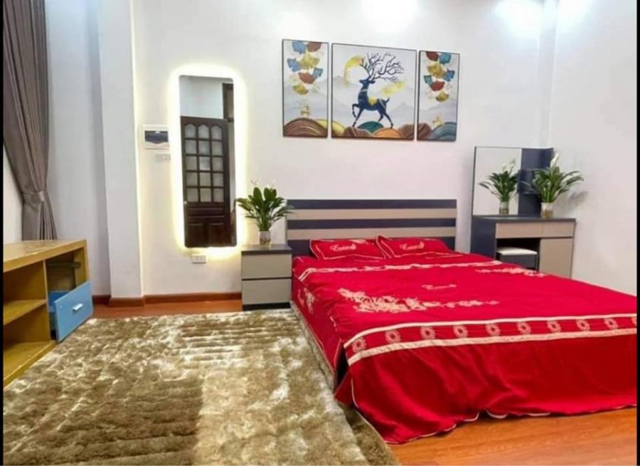 Nhà Nguyễn Văn Cừ dt 45m 5 tầng, mt 5m, ô tô cách 10m, giá 3.95 tỷ, lh 0963521933