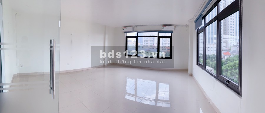 Văn phòng cho thuê Hoàng Quốc Việt, MT 8m, diện tích 20-55m2