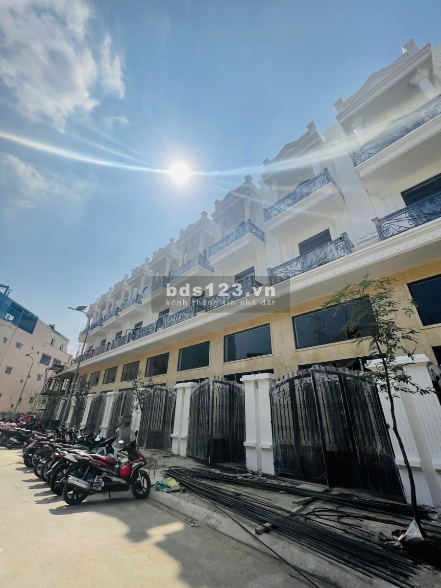 Nhà đẹp MT Hà Huy Giáp, ngay trục Nguyễn Oanh Gò Vấp, dt 4x16 , sổ hồng riêng. giá chỉ 5,2 tỷ