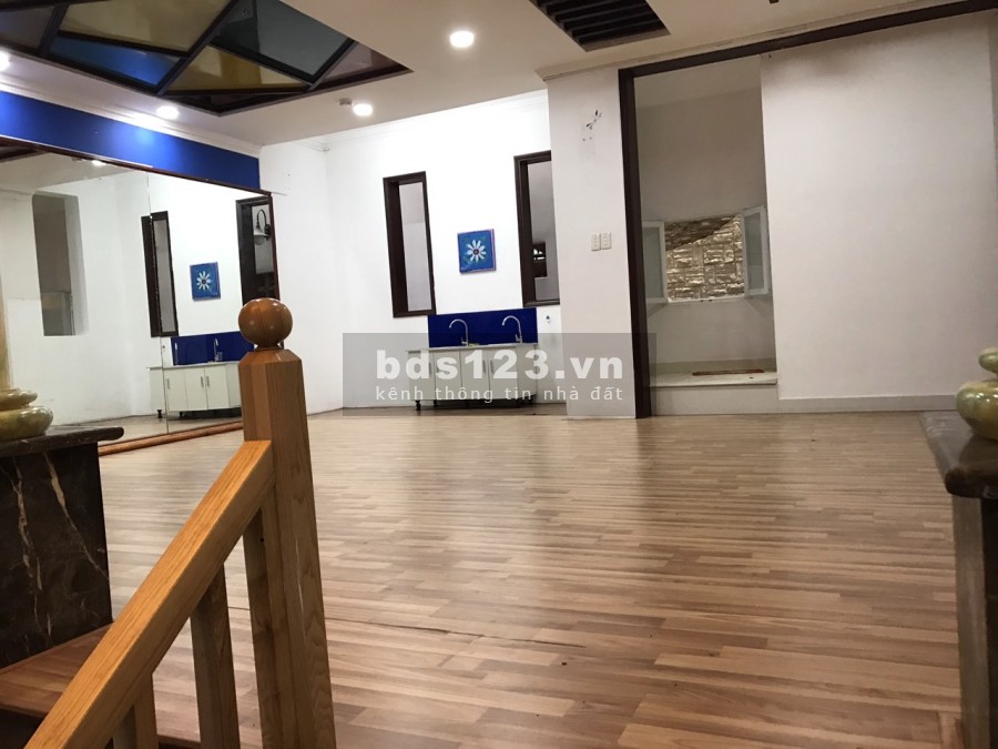 Biệt Thự đường D2, 7x20m, 1 trệt 3 lầu sân thượng, 6 phòng, gara ôtô.