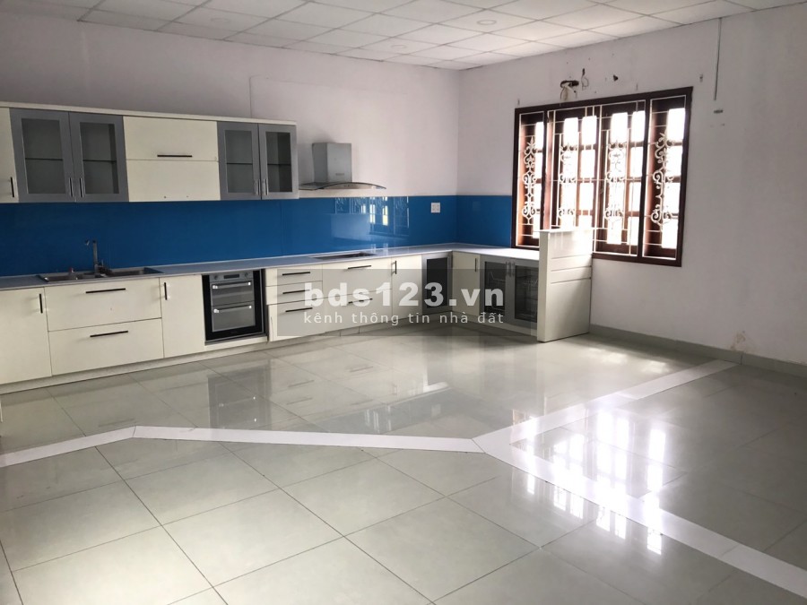 Biệt Thự đường D2, 7x20m, 1 trệt 3 lầu sân thượng, 6 phòng, gara ôtô.