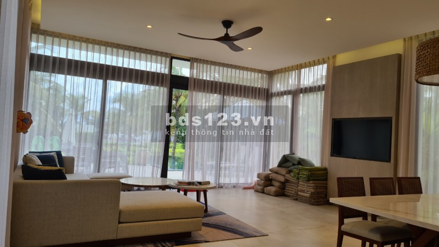 Chính chủ bán biệt thự 3PN hướng biển Melia Hồ Tràm 802m2 full nt 5*. LH 0912357447