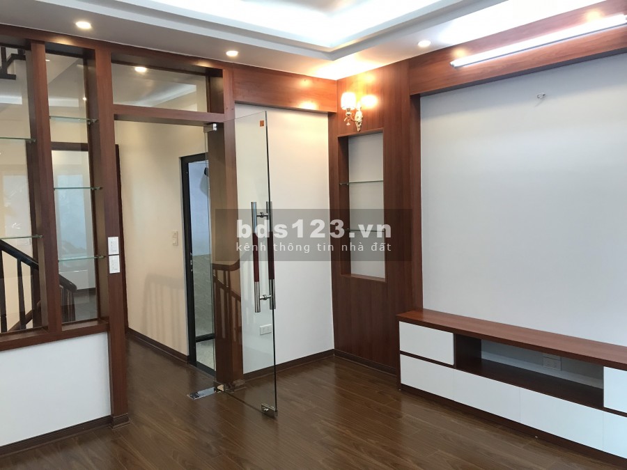Bán nhà ô tô gần 72 Dương Quảng Hàm, thông ngõ 68 Cầu Giấy, nhà đẹp nhỉnh 5 tỷ