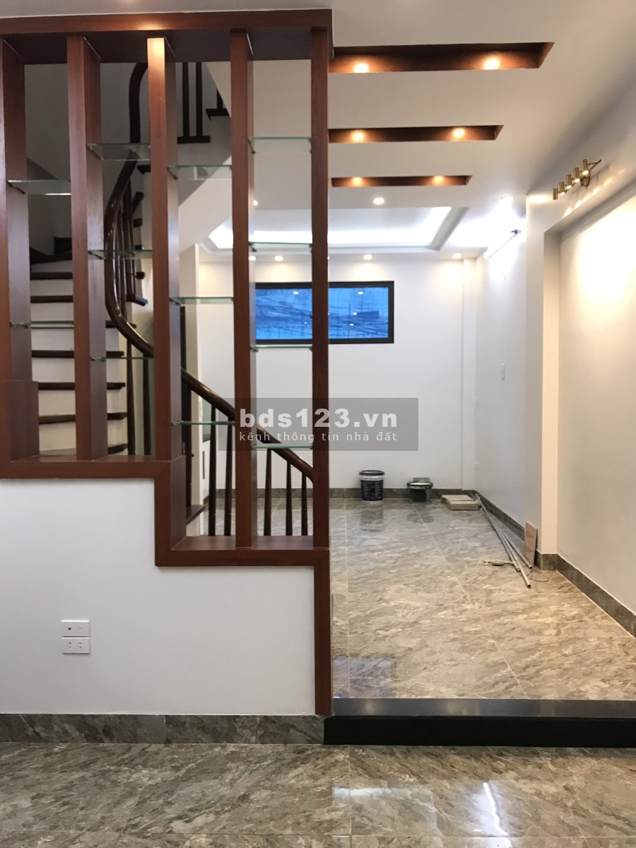 Bán nhà ô tô gần 72 Dương Quảng Hàm, thông ngõ 68 Cầu Giấy, nhà đẹp nhỉnh 5 tỷ