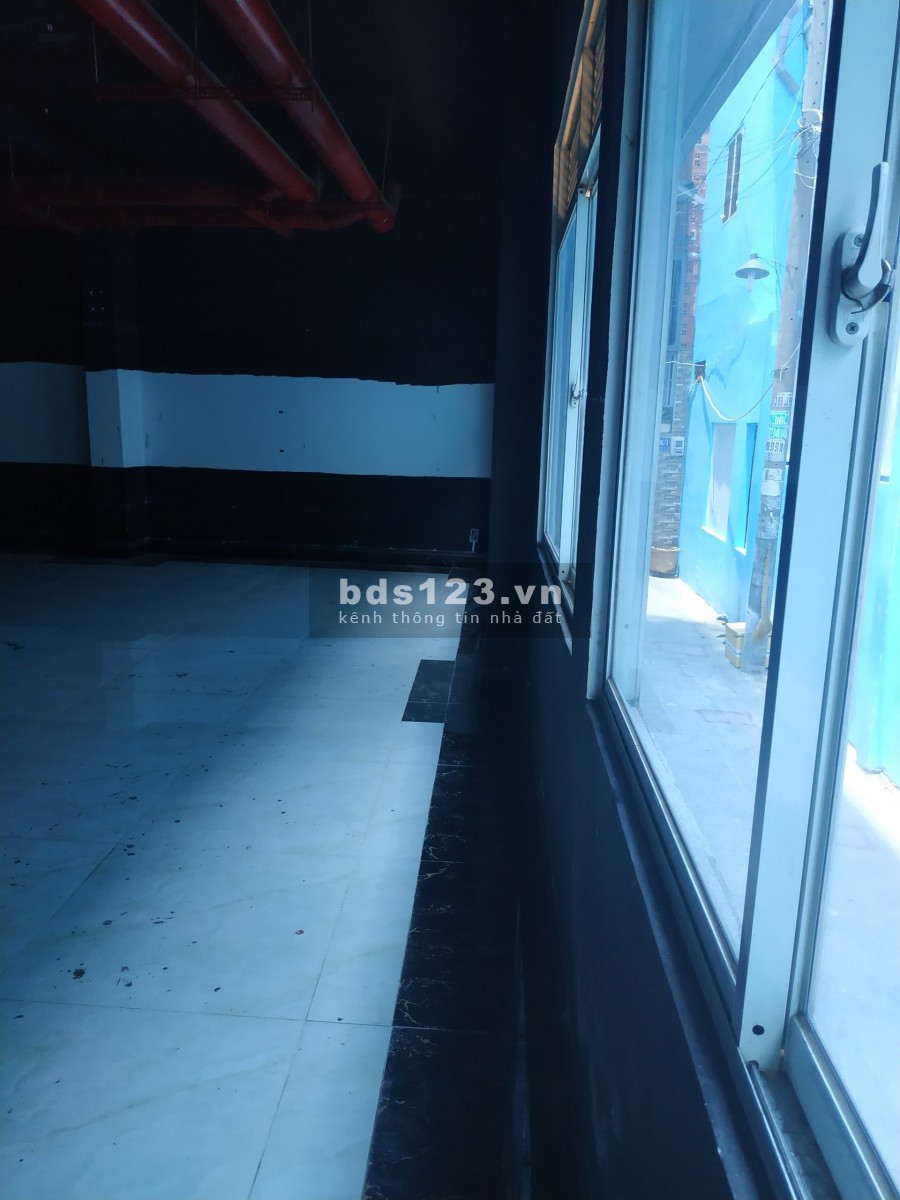 Cho thuê mặt bằng 120m2 tại Tân Bình, tiện ích đủ, giá 25 triệu/tháng, lhcc