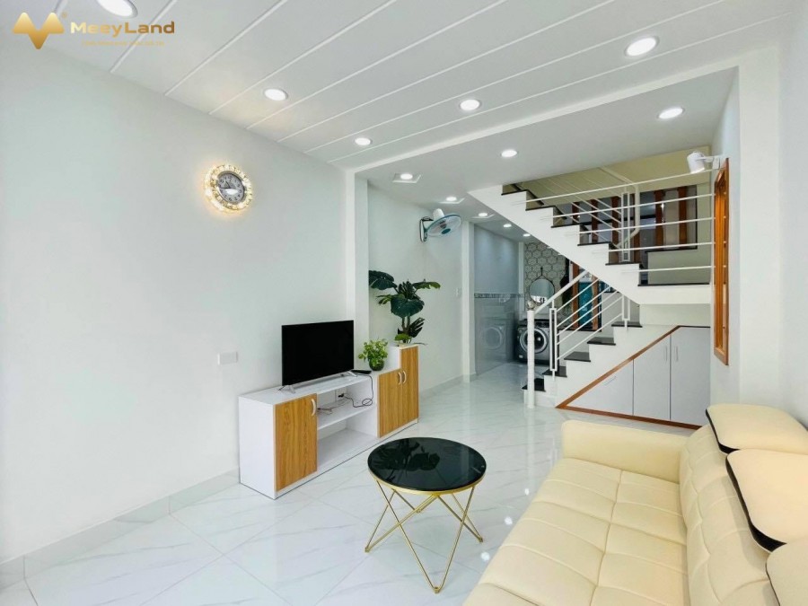 Bán nhà nguyên căn đúc kiên cố Quận Bình Tân, dt 80m2, 3 tầng, giá 5.9 tỷ, lh: 0917173744 Nghĩa