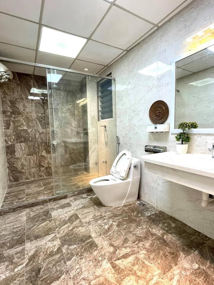 Bán Nhà Mặt Phố Chùa Bộc trung tâm Quận Đống Đa dt 168m, mt 6.6m, giá 69.9 tỷ