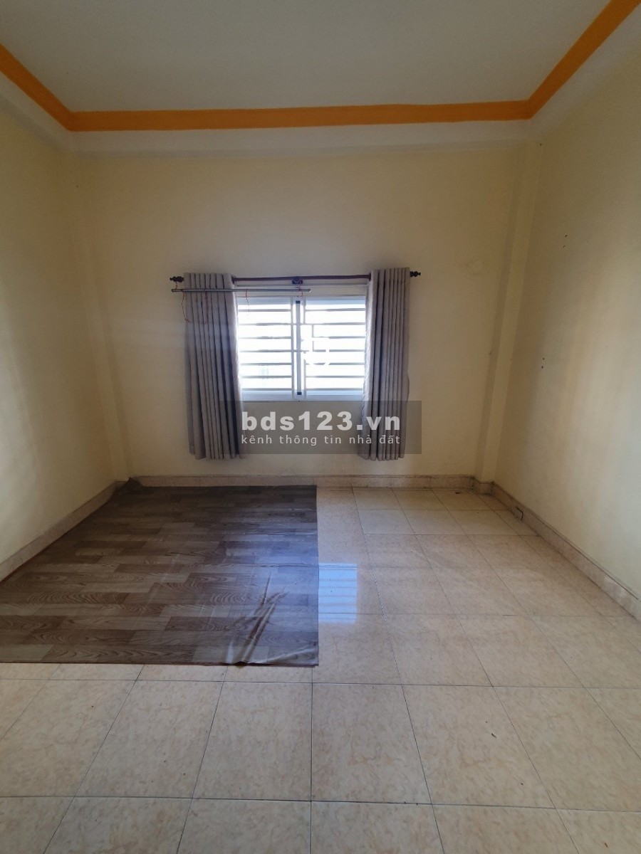 Nhà Lê Thúc Hoạch, 2 lầu, sân thượng, 4 PN, 4 WC, giá 10 triệu