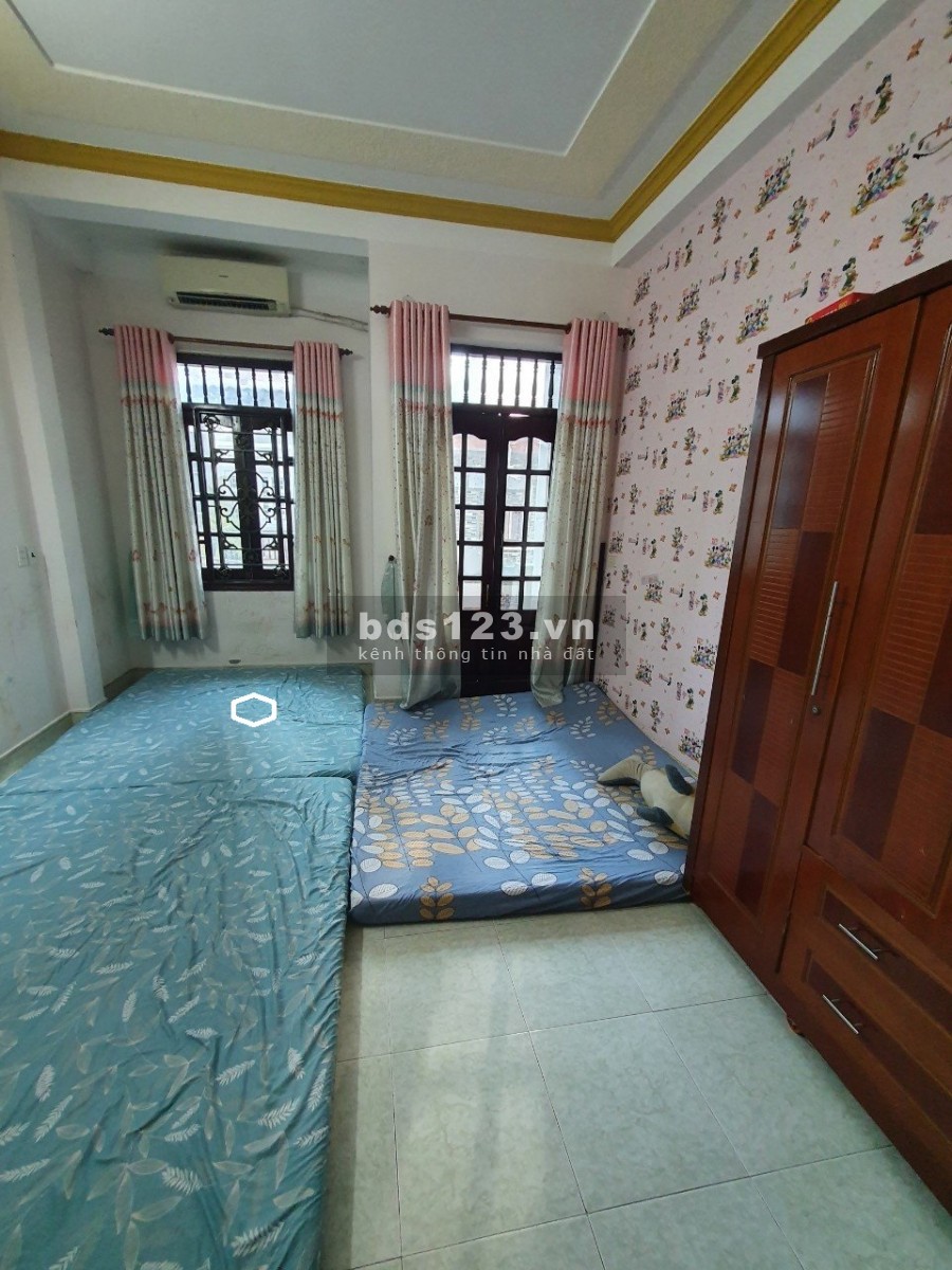 Nhà Lê Thúc Hoạch, 2 lầu, sân thượng, 4 PN, 4 WC, giá 10 triệu