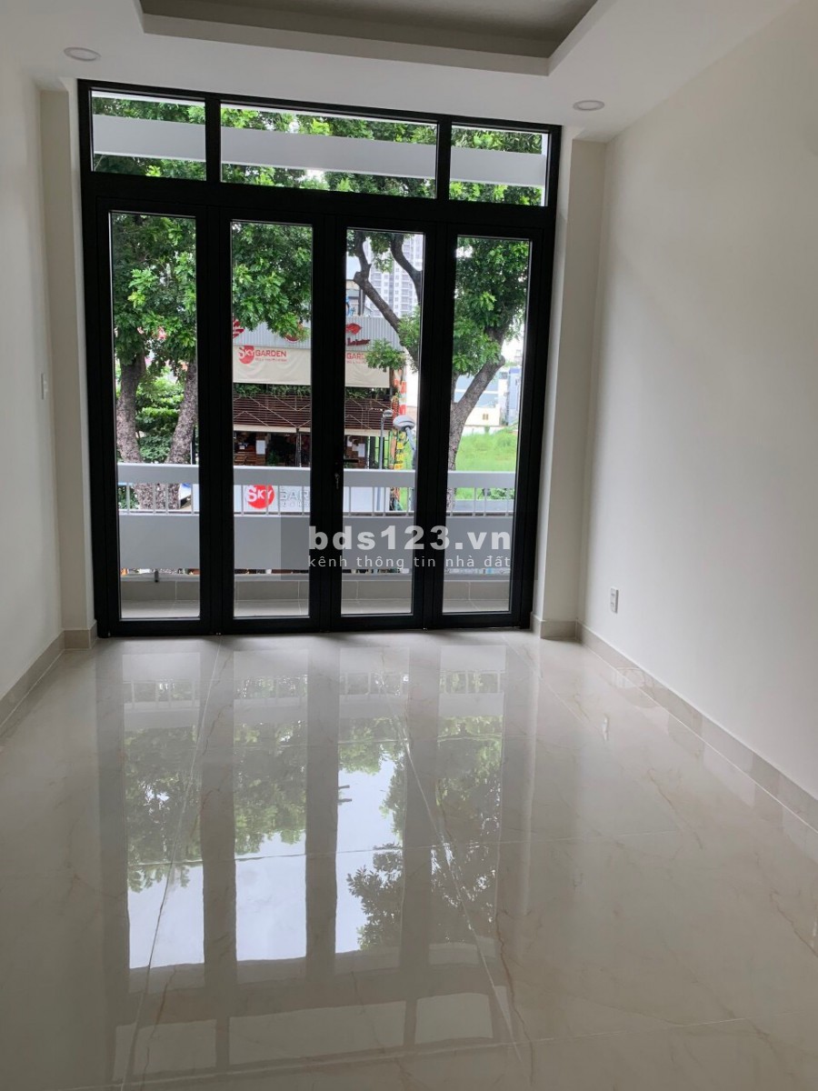 Bán nhà mới mặt tiền đường 3/2 giáp Nguyễn Tiểu La giá 12.5 tỷ