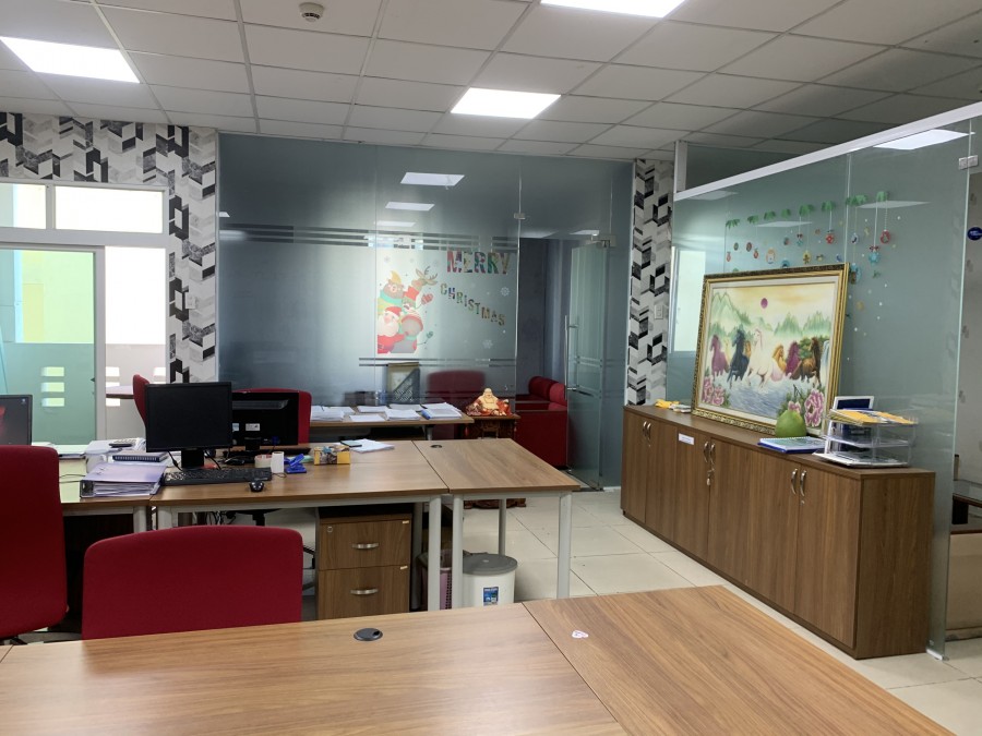 Còn một sàn vp cho thuê tại khu vực Trung Tâm tòa nhà lớn MT Phạm Ngũ Lão, có hỗ trợ nội thất
