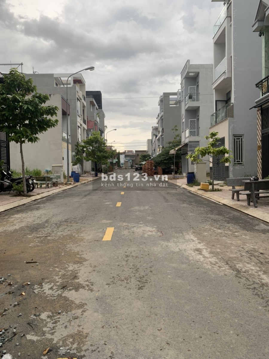 Bán nhà 1 trệt 1 lầu,giá rẻ,ngày Quốc Lộ 1K,Dĩ an,Bình Dương,64m