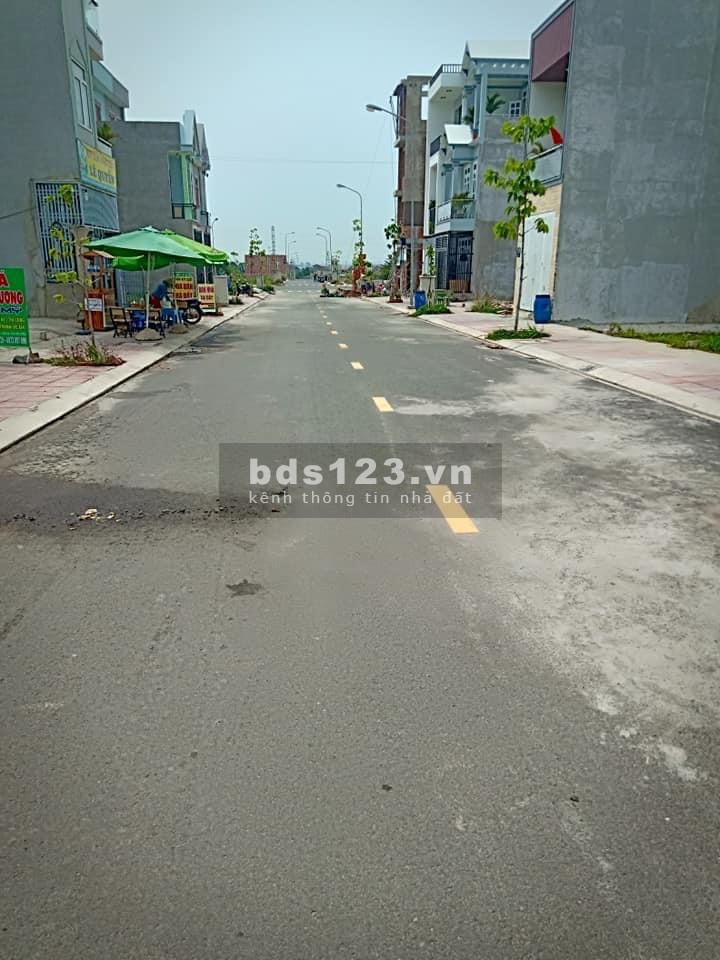 Bán nhà 1 trệt 1 lầu,giá rẻ,ngày Quốc Lộ 1K,Dĩ an,Bình Dương,64m