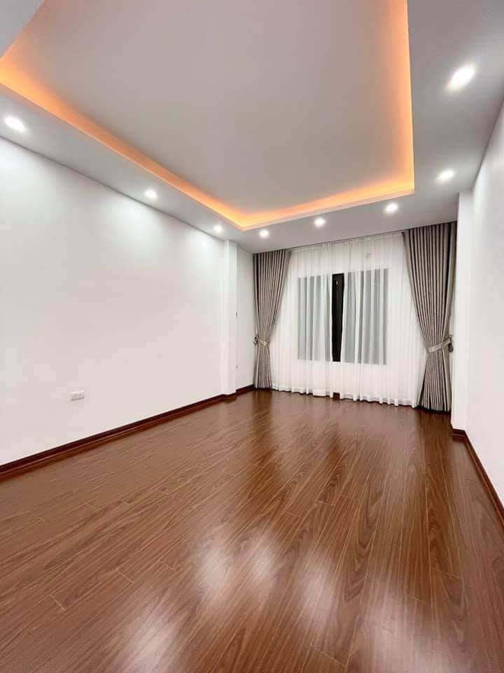Nhà đẹp Nguyễn Trãi có sân để xe, tặng luôn nội thất 55m2 x 4 tầng giá 5.33 tỷ