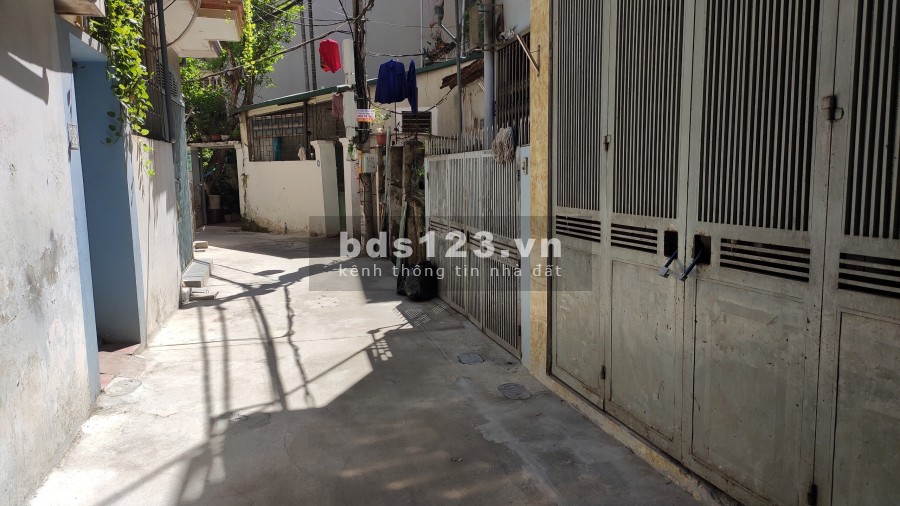 Bán nhà ngõ 175 Lạc Long Quân ô tô nhỏ đỗ cửa 5 tầng x 42m2 giá 5 tỷ. LH 0912442669