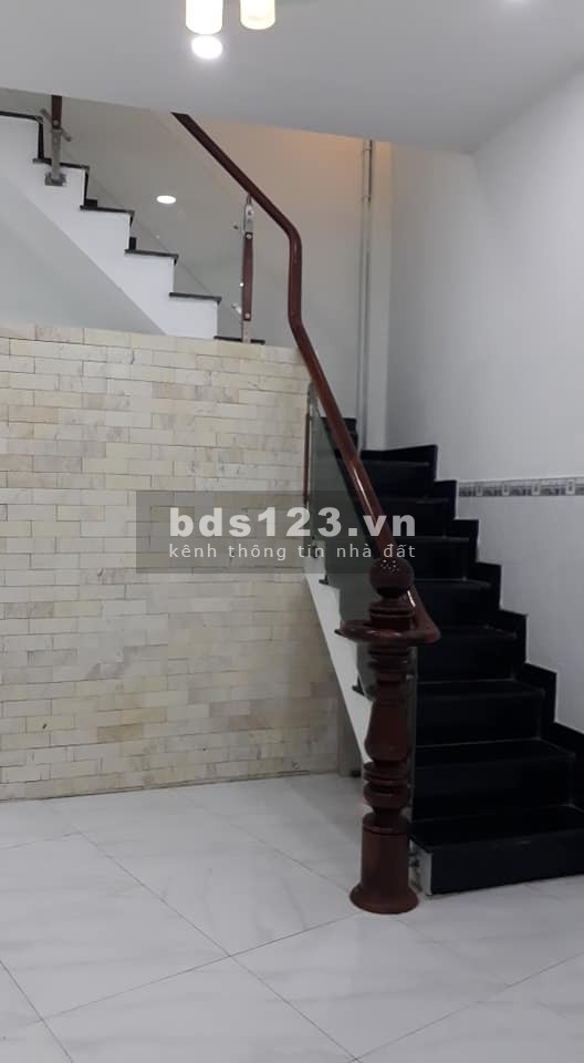 Bán nhà chính chủ nguyên căn hẻm xe hơi Quận 6, dt 42m2, pháp lí sạch