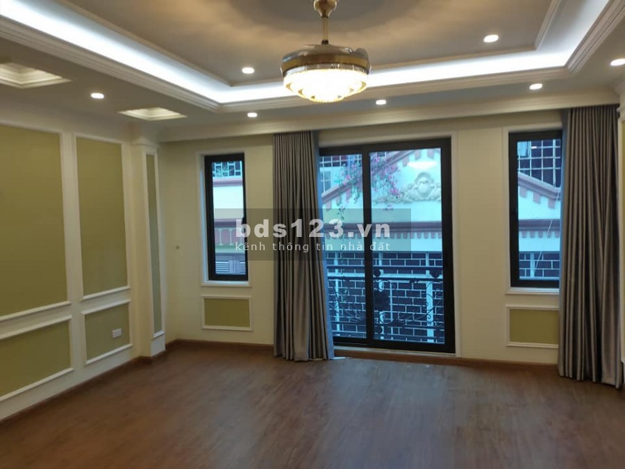 Nhà phân lô Mạc Thái Tổ, 7 tầng thang máy, văn phòng, ô tô vào nhà, đẹp, giá chỉ 10.5 tỷ