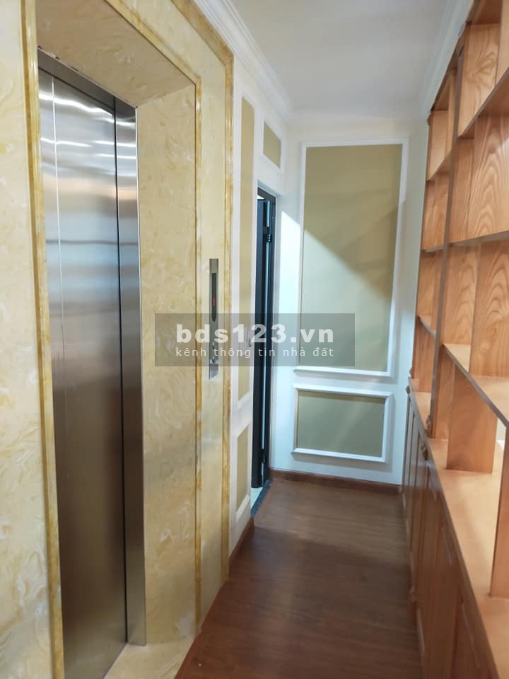Nhà phân lô Mạc Thái Tổ, 7 tầng thang máy, văn phòng, ô tô vào nhà, đẹp, giá chỉ 10.5 tỷ
