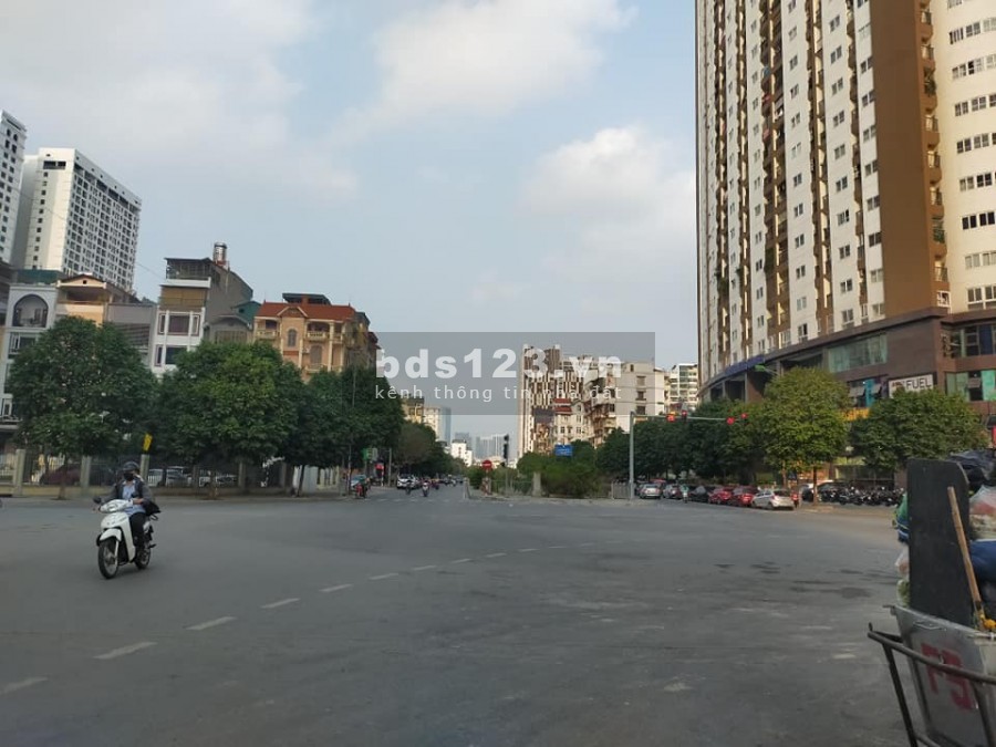 Nhà phân lô Mạc Thái Tổ, 7 tầng thang máy, văn phòng, ô tô vào nhà, đẹp, giá chỉ 10.5 tỷ