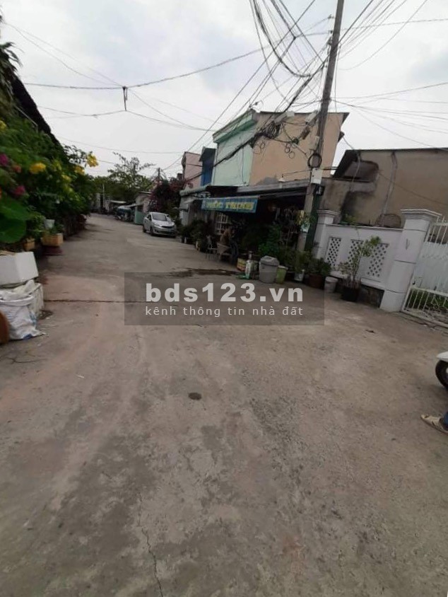 Chính chủ bán gấp nhà đẹp 1 trệt, 1 lầu. Nhà Bè giá 1.050 tỷ, thương lượng