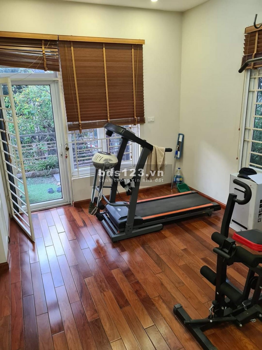 Bán nhà Tây Hồ lô góc 3 mặt thoáng, gara ô tô nhà đẹp, dt 117m2, 4 tầng, giá 15.2 tỷ