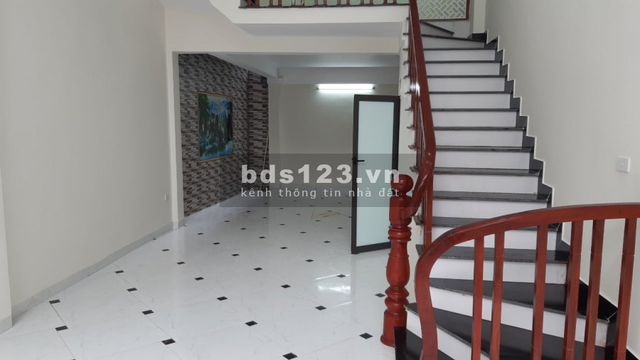 Bán nhà cực đẹp ở ngay phố Linh Đường, Hoàng Mai ô tô qua 55m2x5T, Mt4.2m, giá 4.35 tỷ
