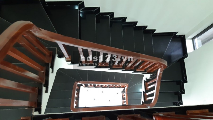 Bán nhà cực đẹp ở ngay phố Linh Đường, Hoàng Mai ô tô qua 55m2x5T, Mt4.2m, giá 4.35 tỷ