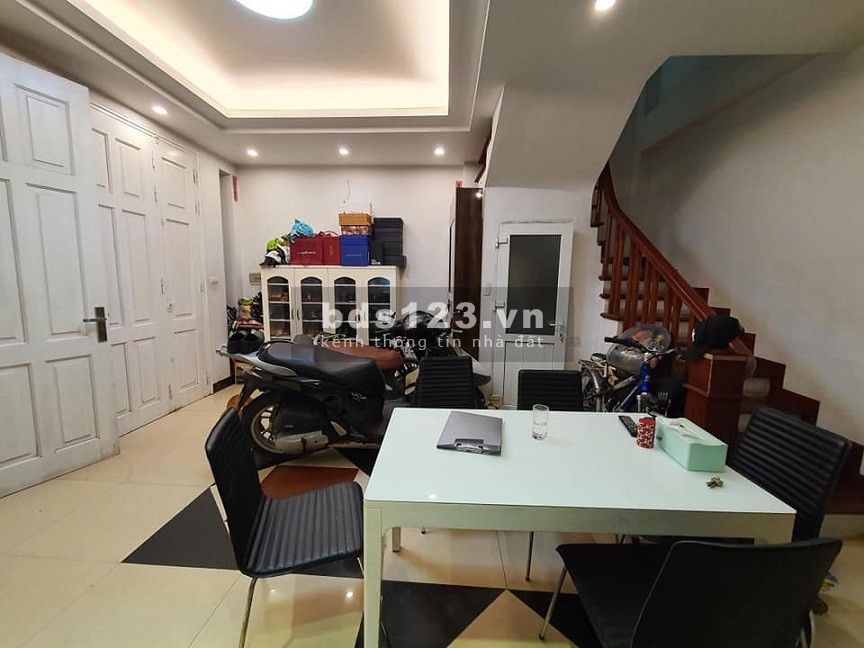 Bán nhà Hà Đông, lô góc 3 mặt thoáng, 3bước ra phố, dt 42m2, 5 tầng mt 4m, giá 2.9 tỷ