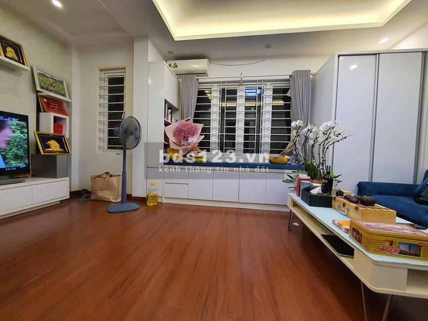 Bán nhà Hà Đông, lô góc 3 mặt thoáng, 3bước ra phố, dt 42m2, 5 tầng mt 4m, giá 2.9 tỷ