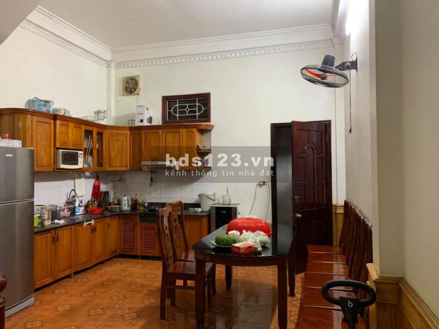 Nhà đẹp Cầu Giấy, ngõ thông tứ tung, ở sướng, dt 70m2, 4T, MT4.5m2. Chỉ 6.9 tỷ