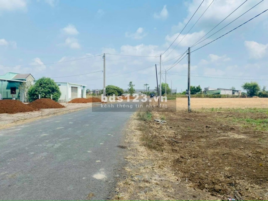 Bán gấp 3228m2, đường nhựa gần Quốc Lộ 14, bán kính 2km, tiện ích đầy đủ