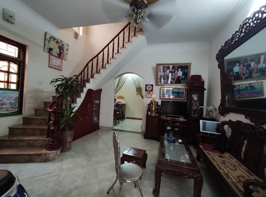 Bán nhà Bà Triệu Hà Đông 60m 4 tầng mặt tiền 5.2m chỉ 4.x tỷ ô tô vào nhà lô góc 3 thoáng