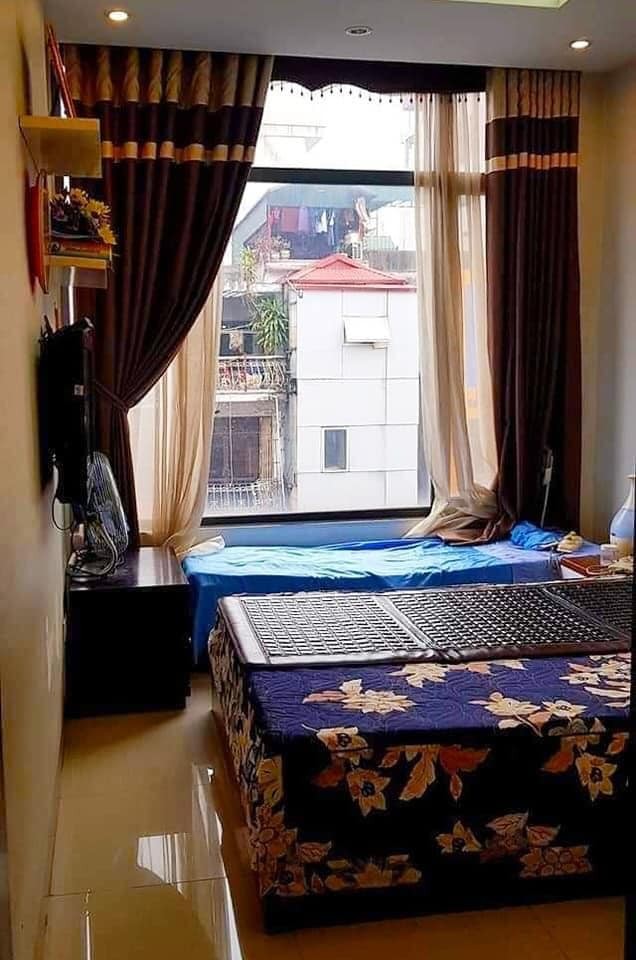 Bán nhà đường Láng 40m2, 4 tầng, mt 4m, cách mặt phố 10m, kinh doanh giá 4 tỷ