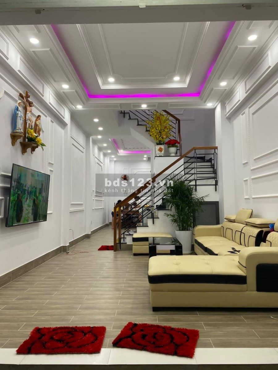 Bán nhà Bờ Bao Tân Thắng, Tân Phú dt 60m2 2 tầng, hẻm xe hơi, giá 5 tỷ 4