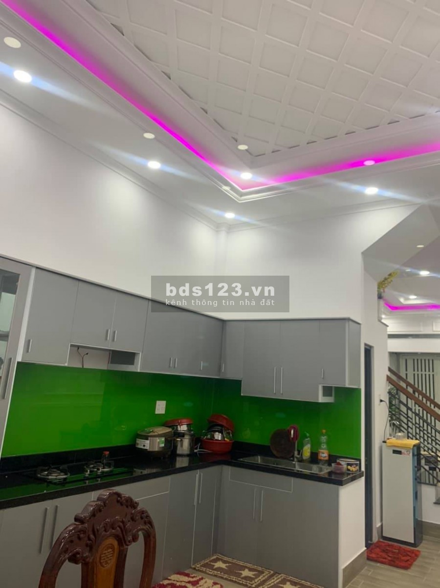 Bán nhà Bờ Bao Tân Thắng, Tân Phú dt 60m2 2 tầng, hẻm xe hơi, giá 5 tỷ 4