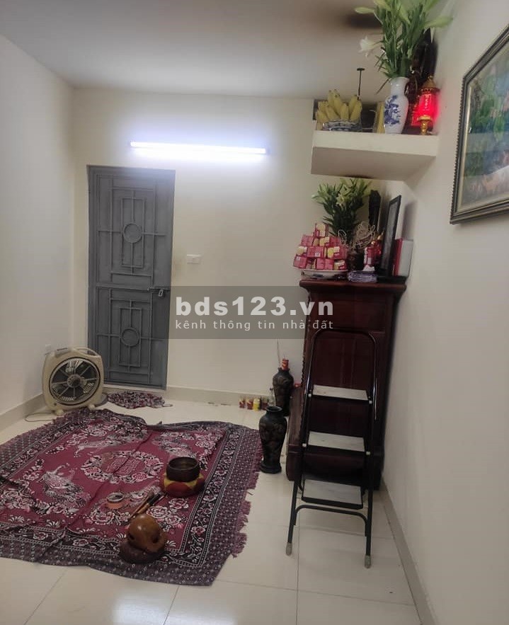 Cần Bán Nhà Nguyễn Văn Cừ - Long Biên 30m2, 5T, 2.8 tỷ