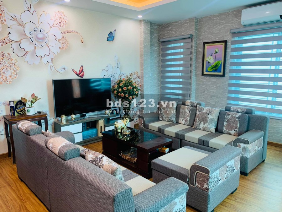 Bán gấp nhà Đường Hoàng Quốc Việt, Võ Chí Công, kinh doanh, ôtô, 70m2x4 tầng.