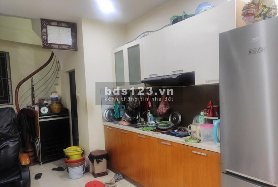 Cần Bán Nhà Nguyễn Văn Cừ - Long Biên 30m2, 5T, 2.8 tỷ