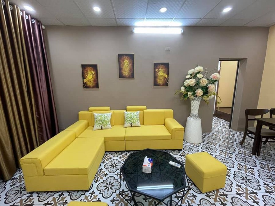 Bán nhà đường Láng 40m2, 4 tầng, mt 4m, cách mặt phố 10m, kinh doanh giá 4 tỷ