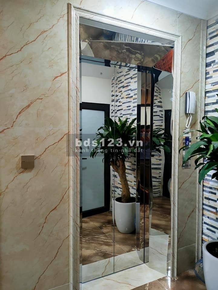 BÁN NHÀ BỒ ĐỀ LONG BIÊN 7 TẦNG LÔ GÓC 3 THOÁNG THANG MÁY .