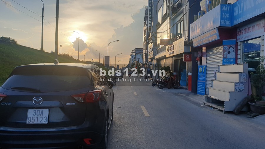 Lâm Du Bồ Đề. Nhà Lô Góc gara thang máy Nhật, kinh doanh, đúc 6 tầng giá 10.5 tỷ.
